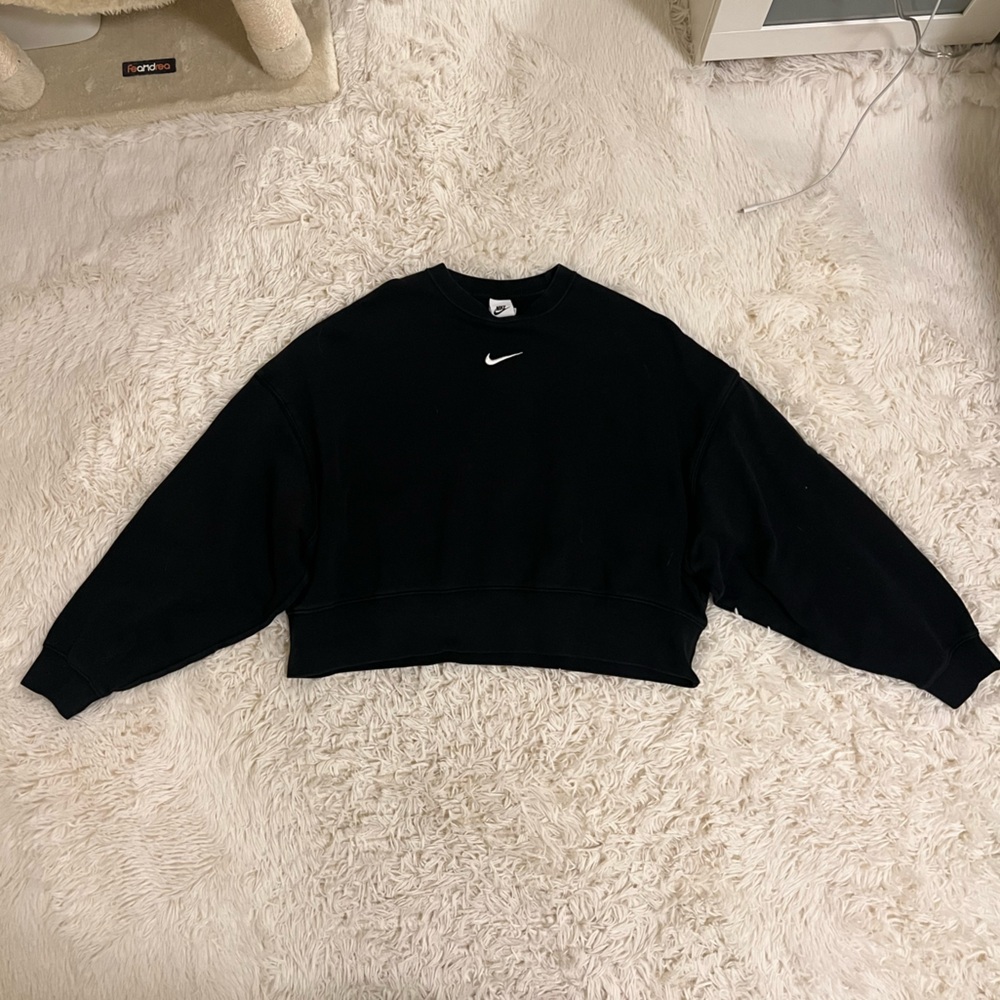 Nike Cropped Black Sweater